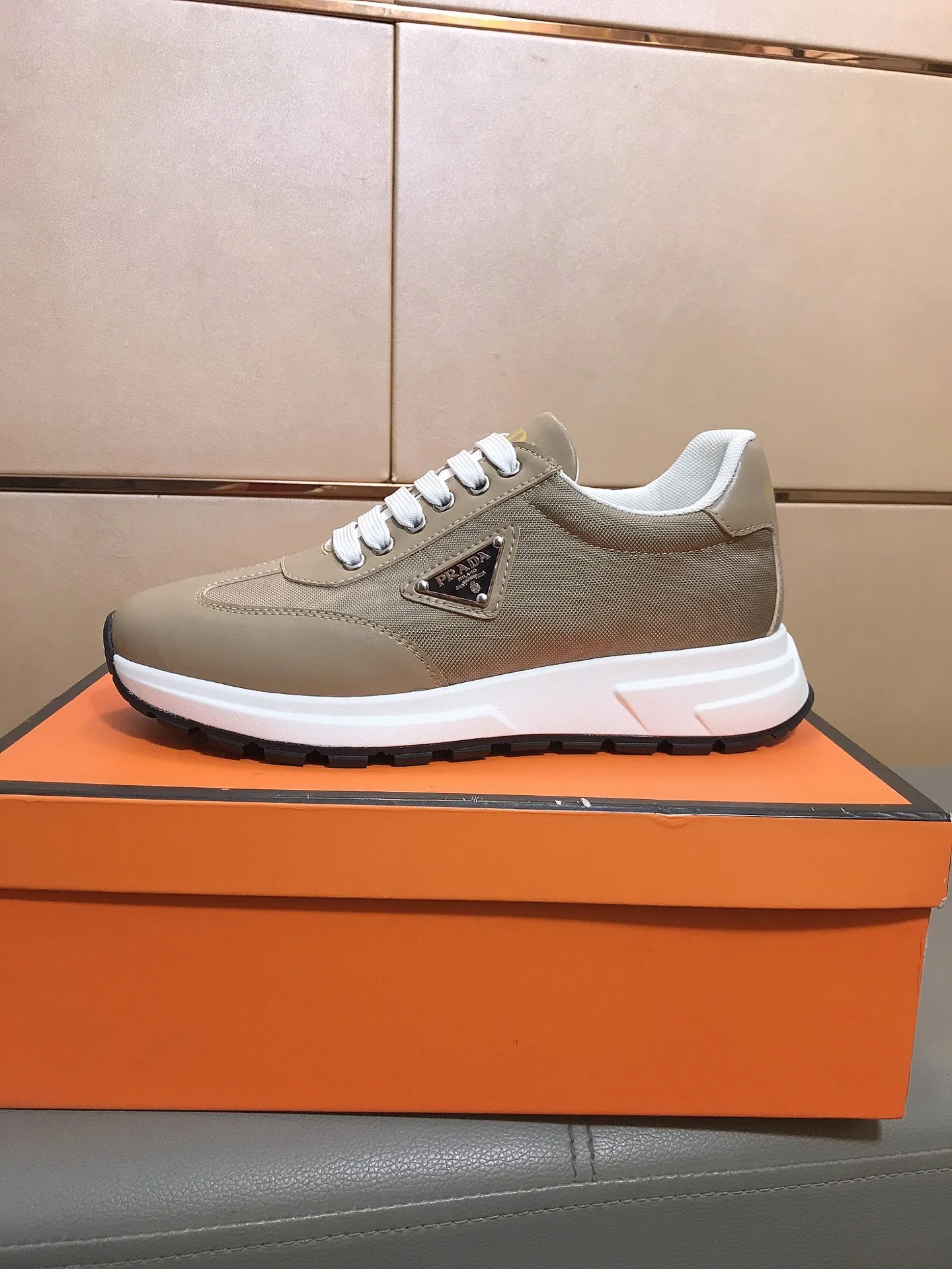 Ex-factory price 400 💎💎🆕Prada's latest casual and fashionable men's shoes👟hot style💥simple and elegant style, exclusive for trendy men. Unique latest brand elements👑, fashionable and generous, imported cowhide leather splicing breathable fabrics, comfortable lining + sheepskin feet, super comfortable and wear-resistant outsole, classic model taken in kind, code number: 38-44